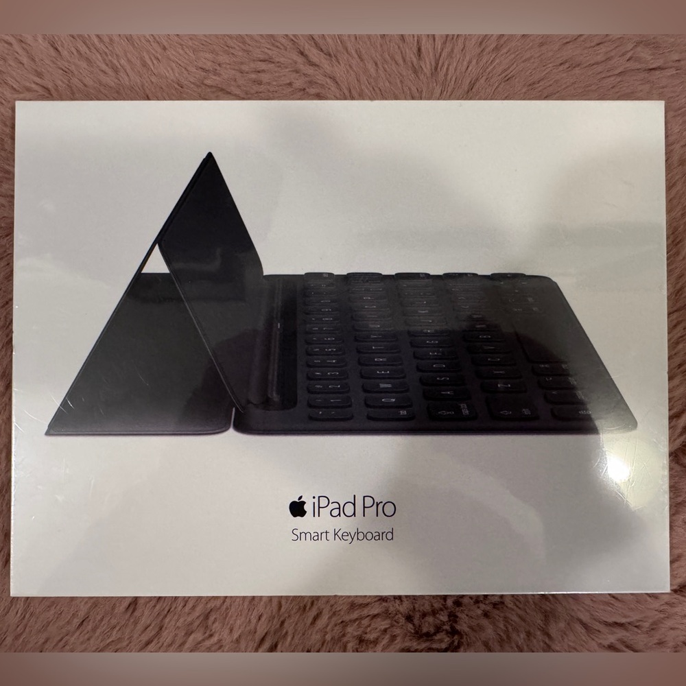 Apple iPad Pro 9.7-inch keyboard in Black